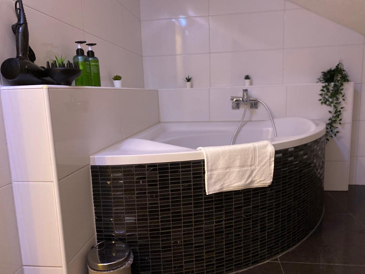 Deluxe Business Suite Mit Netflix Premium & Parkplatz, Zentral Zu Audi & Schwarz Gruppe With 2 Bedrooms Bad Friedrichshall Exterior photo